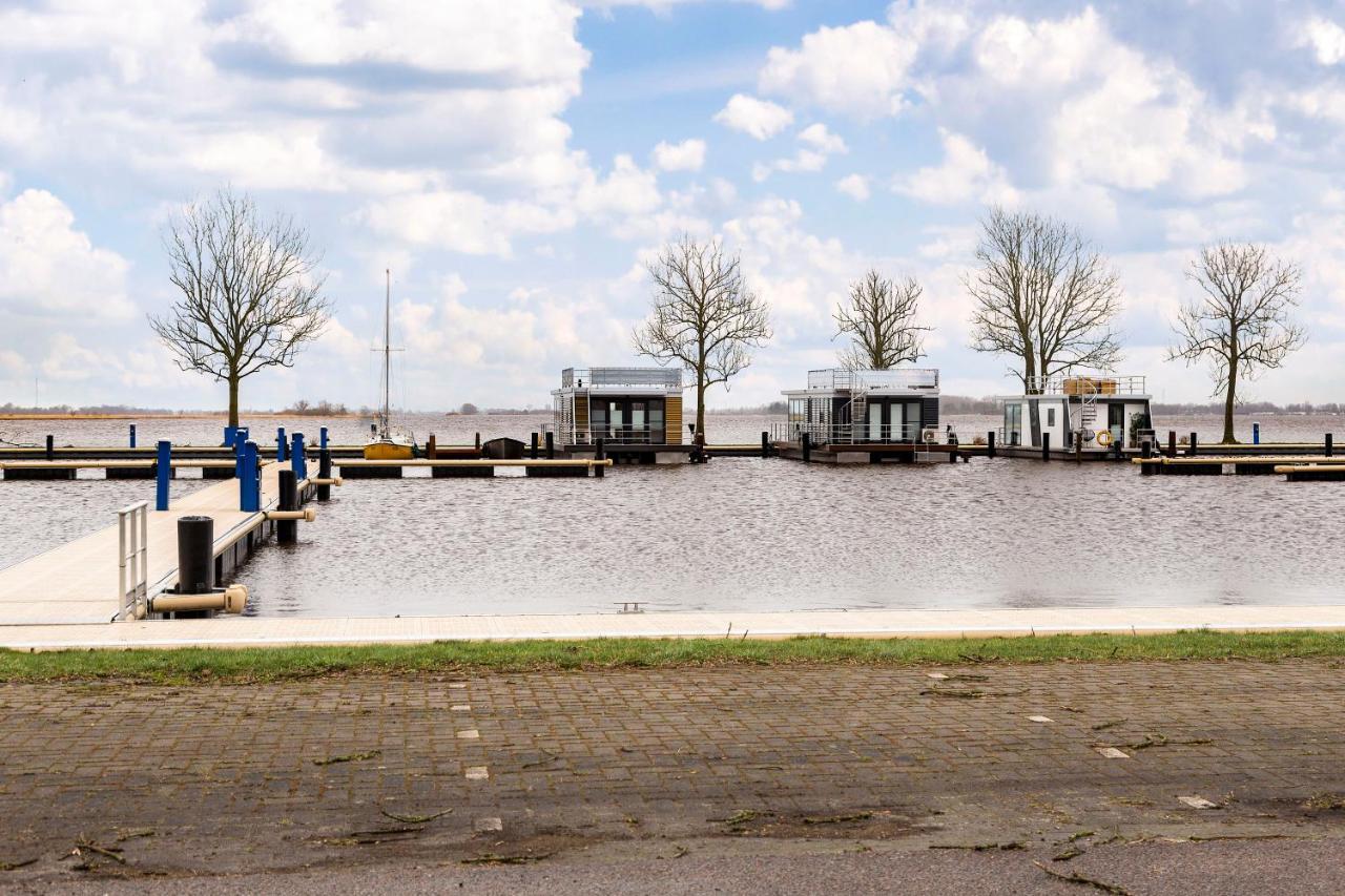 Welcome In - Houseboat 'Elysium' Met Eigen Aanlegsteiger Sneek - Offingawier Exterior photo